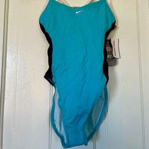 Beautiful Vintage Y2K Nile swimsuit.